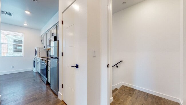 1 bedroom Granny unit! (Above Garage) with... - 1 bedroom Granny unit! (Above Garage) with... House