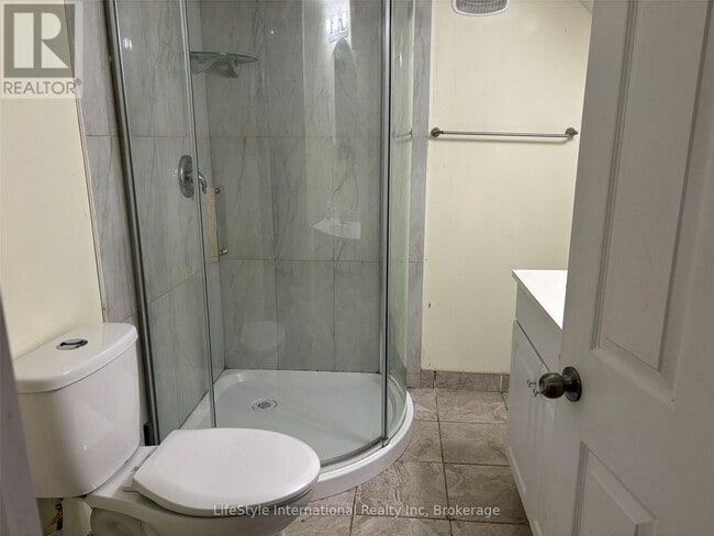 Photo - 114 Clairfields Dr W