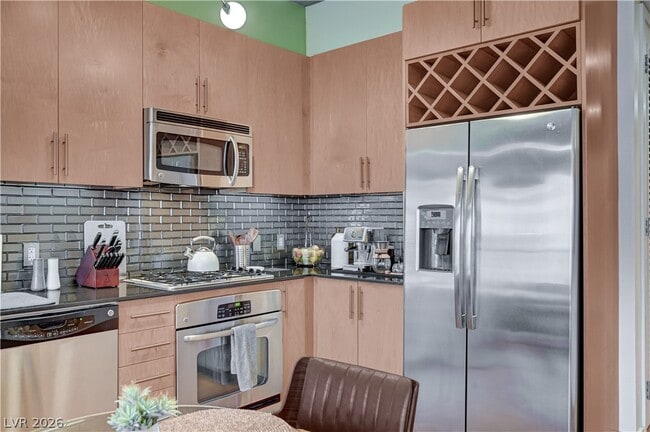 353 E Bonneville Ave Unit 569