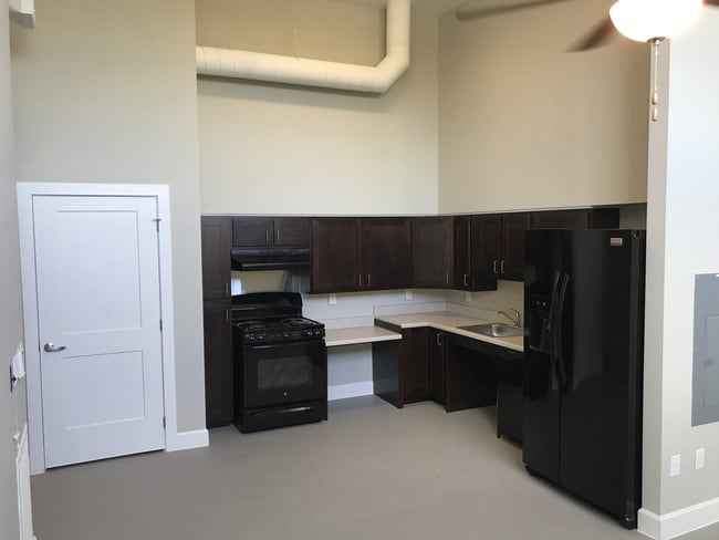 Photo - Lindsay Hill Senior Apartments