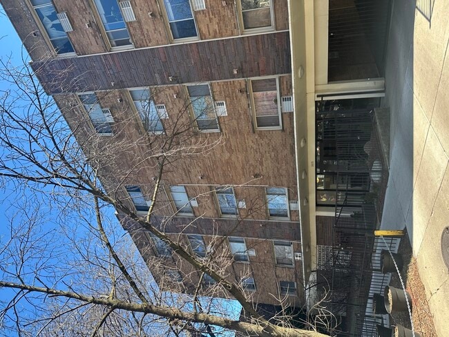 Building Photo - 1415 W Lunt Ave Unit 408