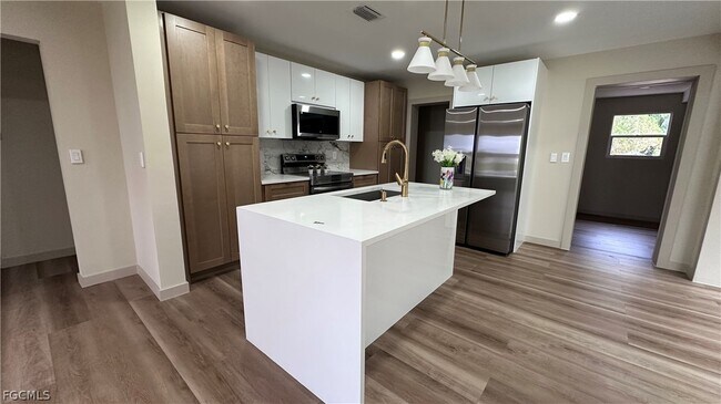 Photo - 203 Carol Way