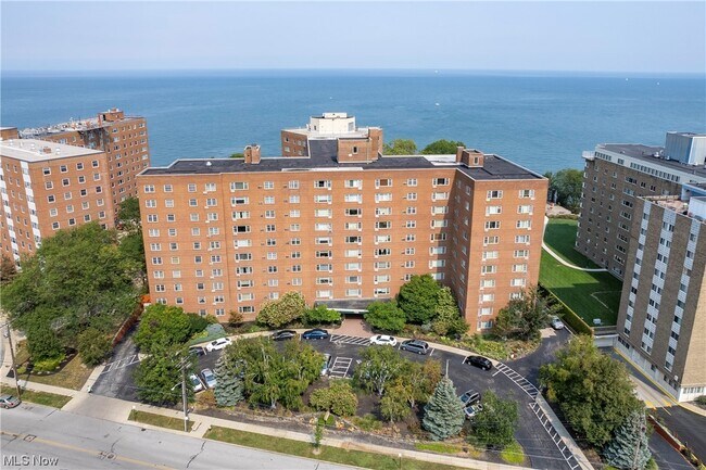 Photo - 11820 Edgewater Dr Unit 613