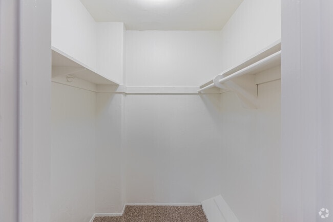 Studio, 1BA - 350SF - Walk-in Closet - The Theater Apartments