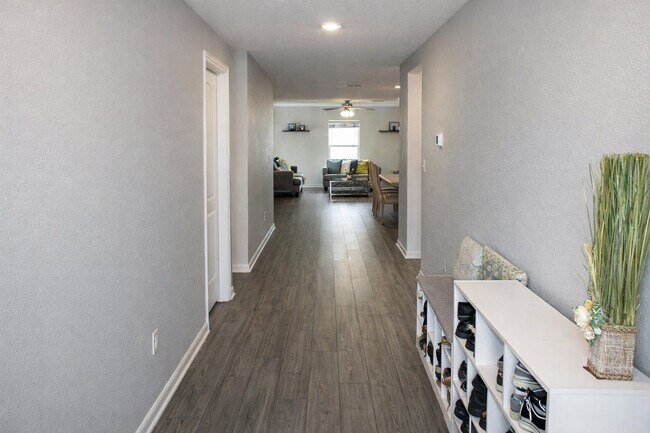 Photo - 72 Brewster Ln