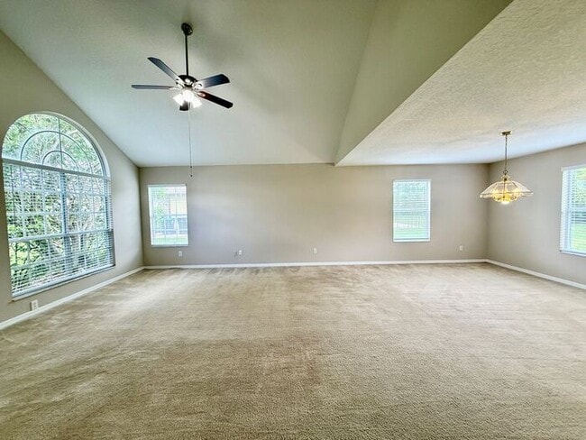 Photo - LARGE AND SPACIOUS 4/3 HOME IN EAST ORLANDO WEDGEFIED COMMUNITY