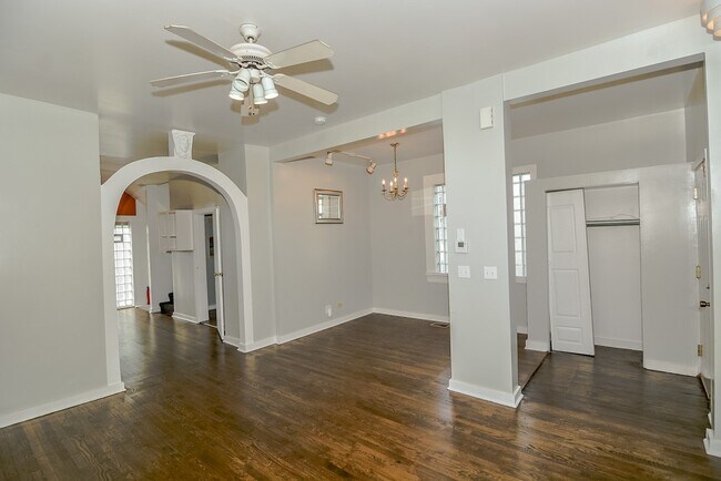 Photo - 1529 W Nelson St Unit C