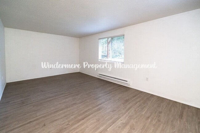 Photo - *AVAILABLE NOW!* Conveniently located 2 be...