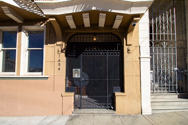 Photo - 1656 Leavenworth