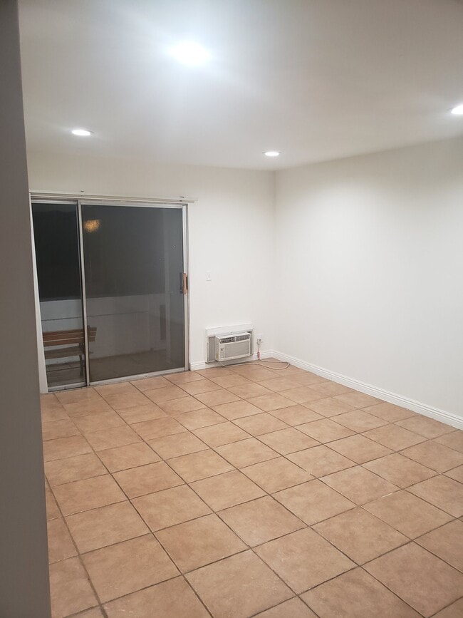 Photo - 18620 Hatteras St Unidad 227