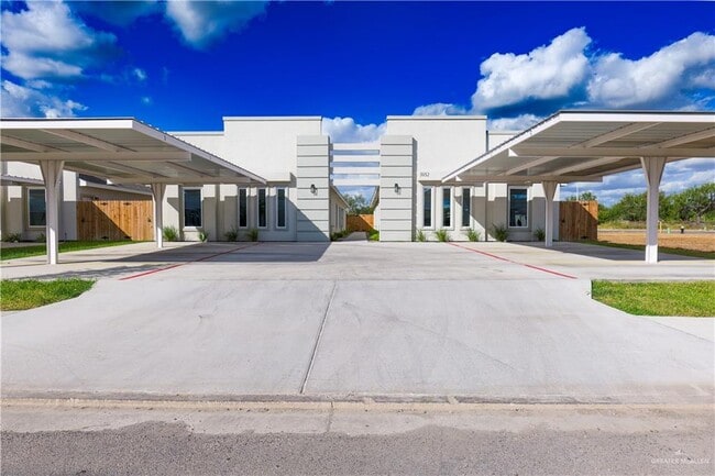 Building Photo - 12 Briggs Rd Unit B