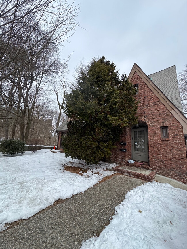 Building Photo - 44 Greycliff Rd Unit 44 Greycliff #1 Rental