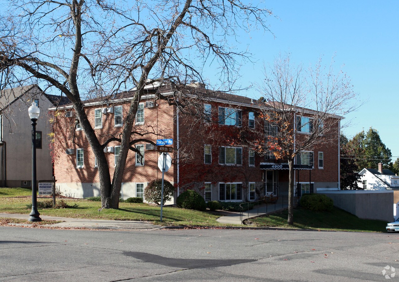 Photo - 4900 Chicago