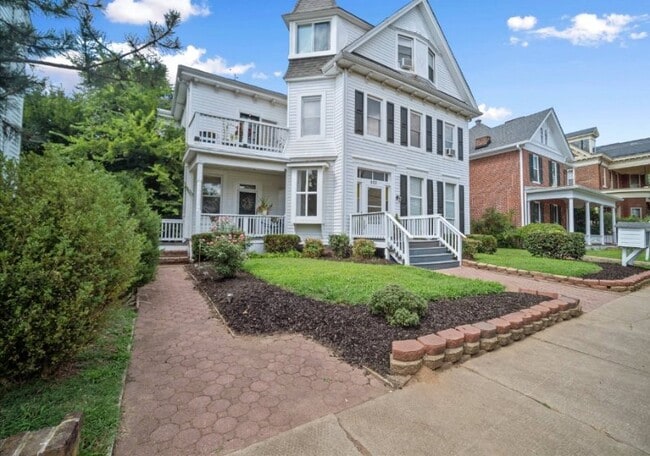 Building Photo - 503 Hanover St