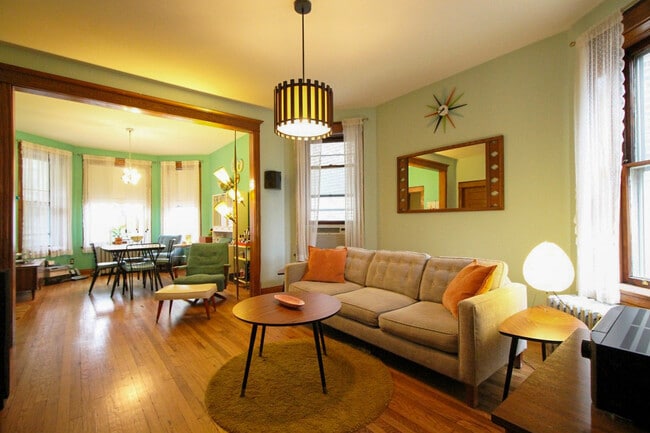 Building Photo - 2036 N Sawyer Ave Unit A Rental
