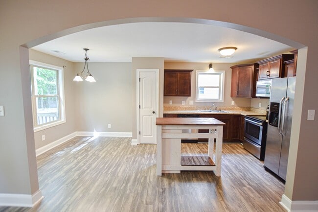 Photo - Pet Friendly Three Bedroom!