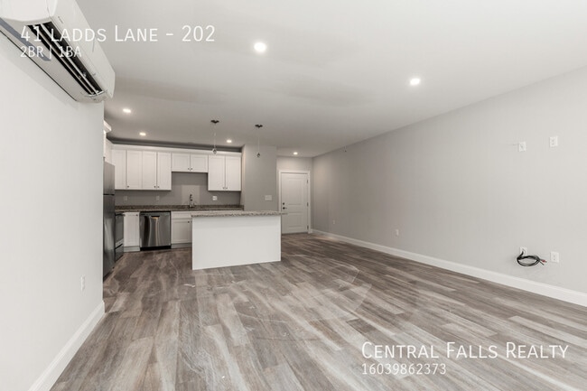 Building Photo - 41 Ladds Ln Unit 202 Rental