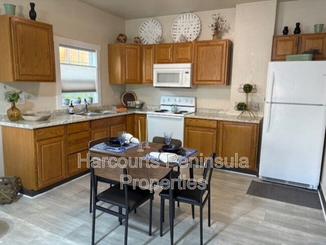 Building Photo - 2305 6th St Unit #A