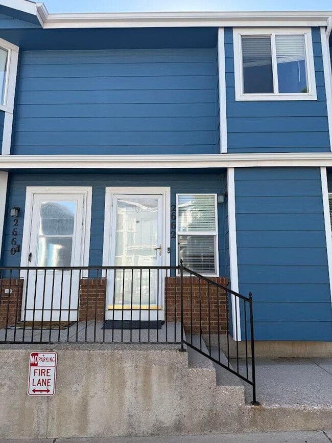 Building Photo - Beautiful 2bd, 2 ba 1,365 sq. ft. Condo, New Paint and Carpet, Fenced Yard, Close to Everything