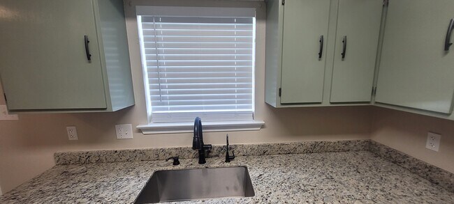 Photo - 57366 Maple Ave Unidad E