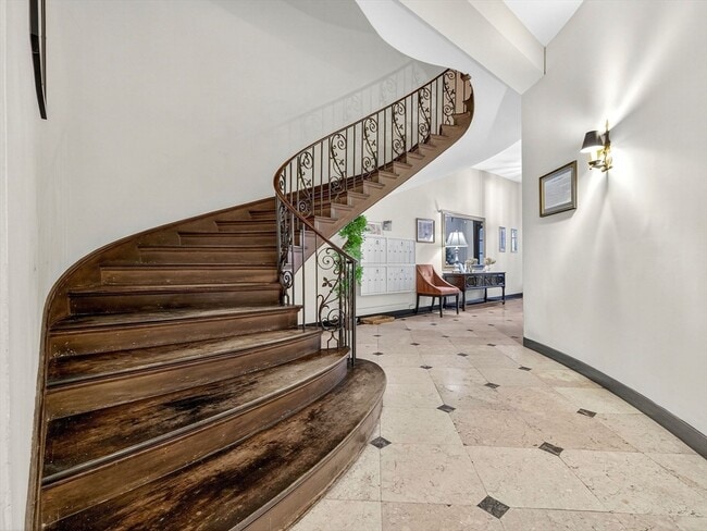 Photo - 93 Beacon St Unidad 5