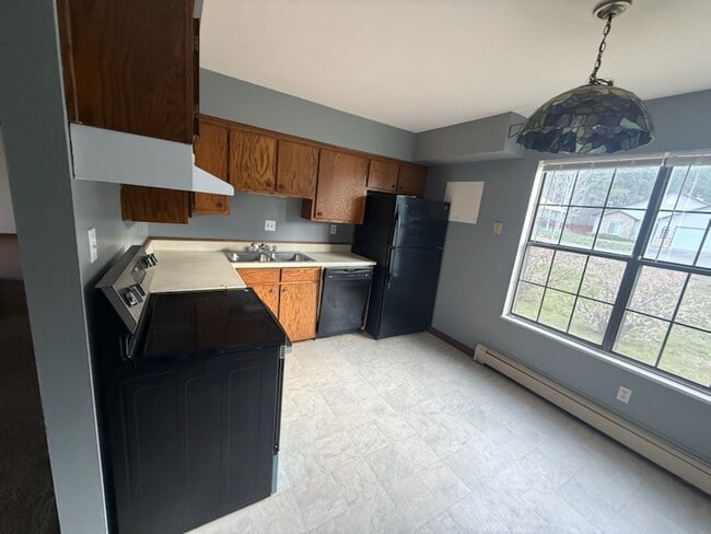 Cocina con nueva estufa de vitrocerámica - 198 Aspenglow Blvd