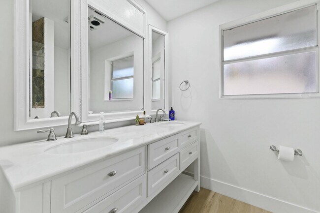 Photo - 486 NW 1st St House