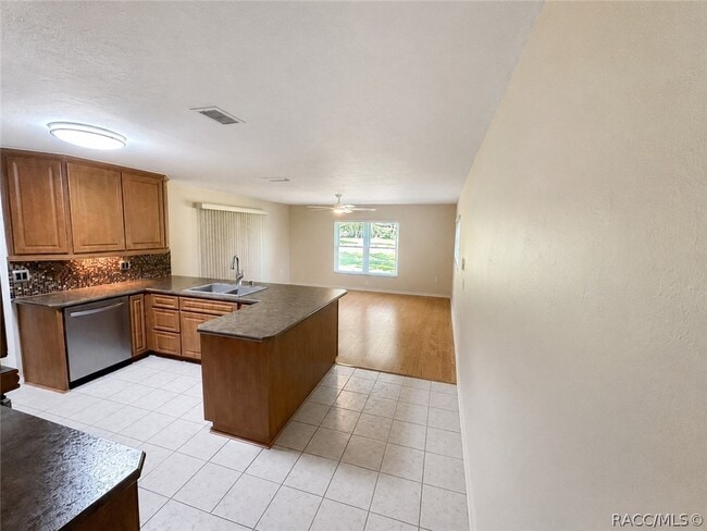 Photo - 515 E Falconry Ct