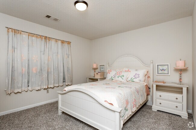 2BR, 2BA - 1,317 SF - Highlands Trail Apartments
