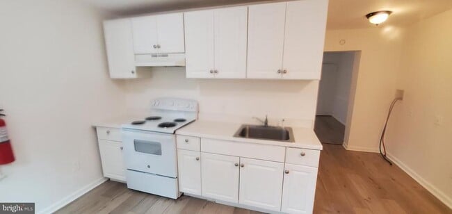 Building Photo - 650 Corson St Rental