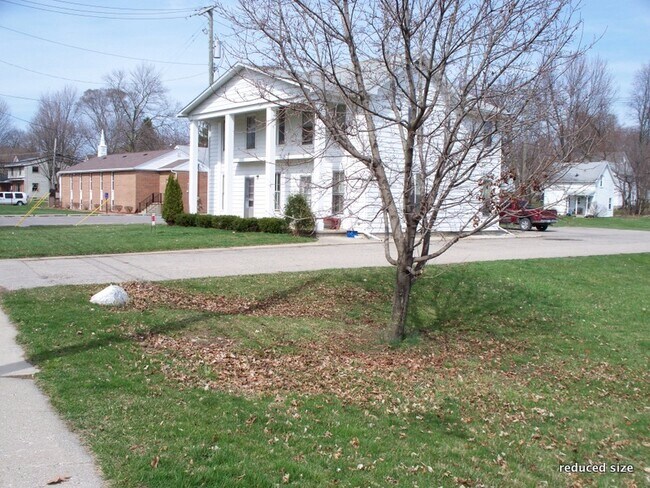 Photo - 203 Monroe St Apartments