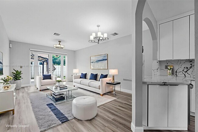 Photo - 640 SE 1st St