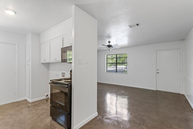 Photo - 600 Mimi Ln Unit A