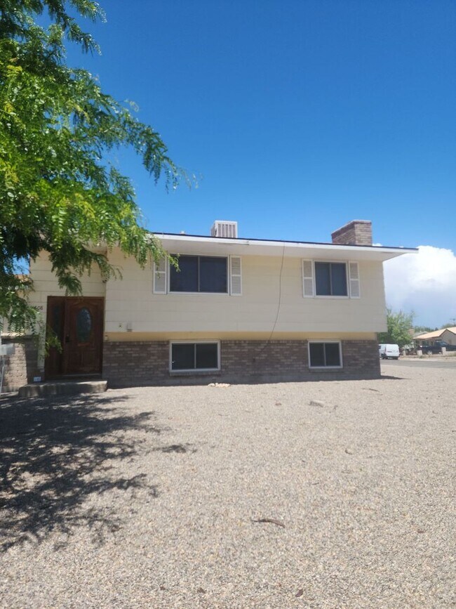 1808 Camino Rio