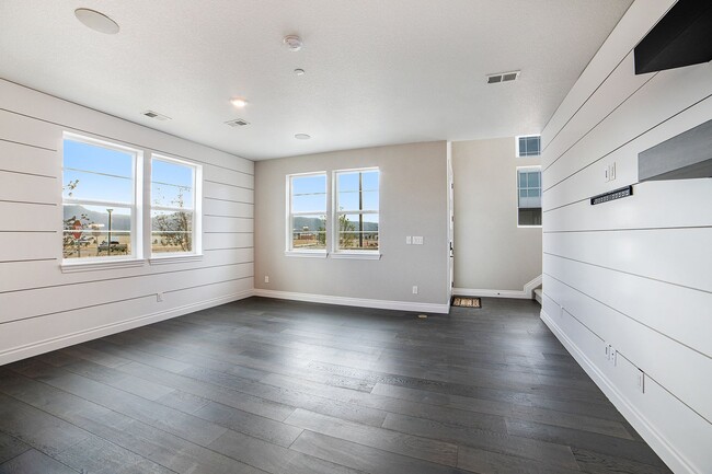 Photo - Like New end-unit Townhome at Victory Ridge!