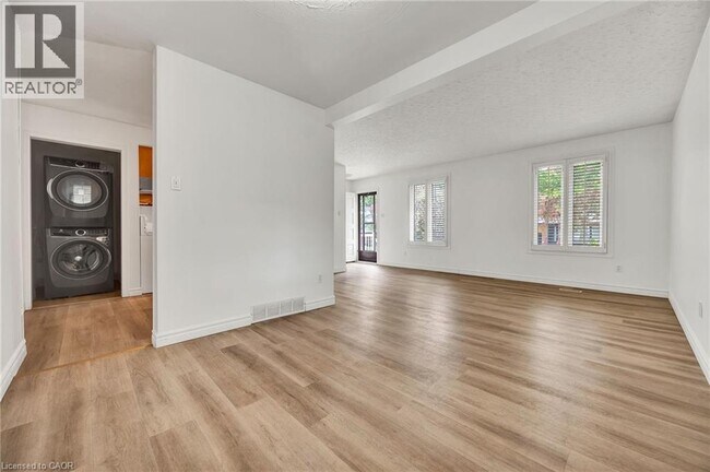 Photo - 514 Fallingbrook Dr