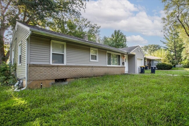 Building Photo - Your Cozy Kansas City Retreat Awaits – Wit... Rental