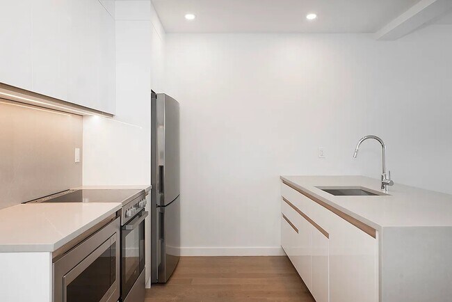 Photo - 99 Fleet Pl Unidad 20F