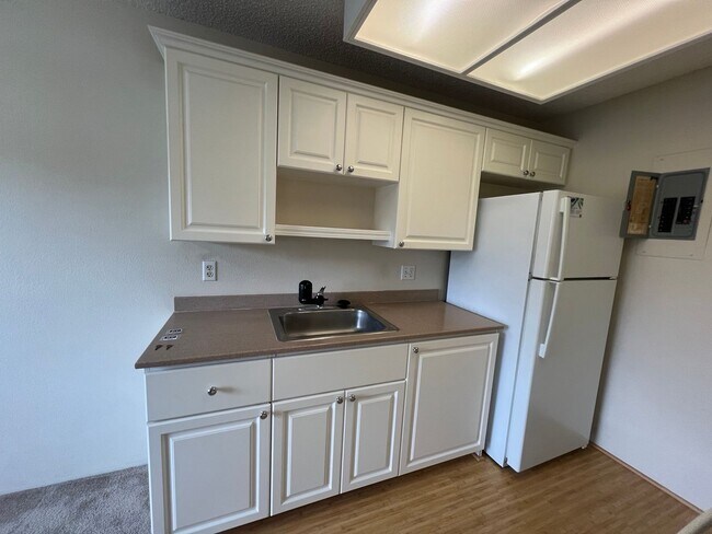 Photo - Very nice 2 bedroom, 1 bath unit with 2 pa... Unidad 40S