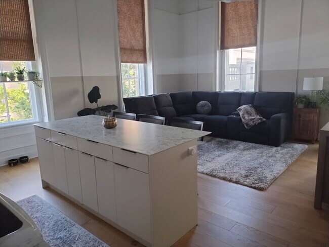 Photo - City Hall Unidad 209 Rental