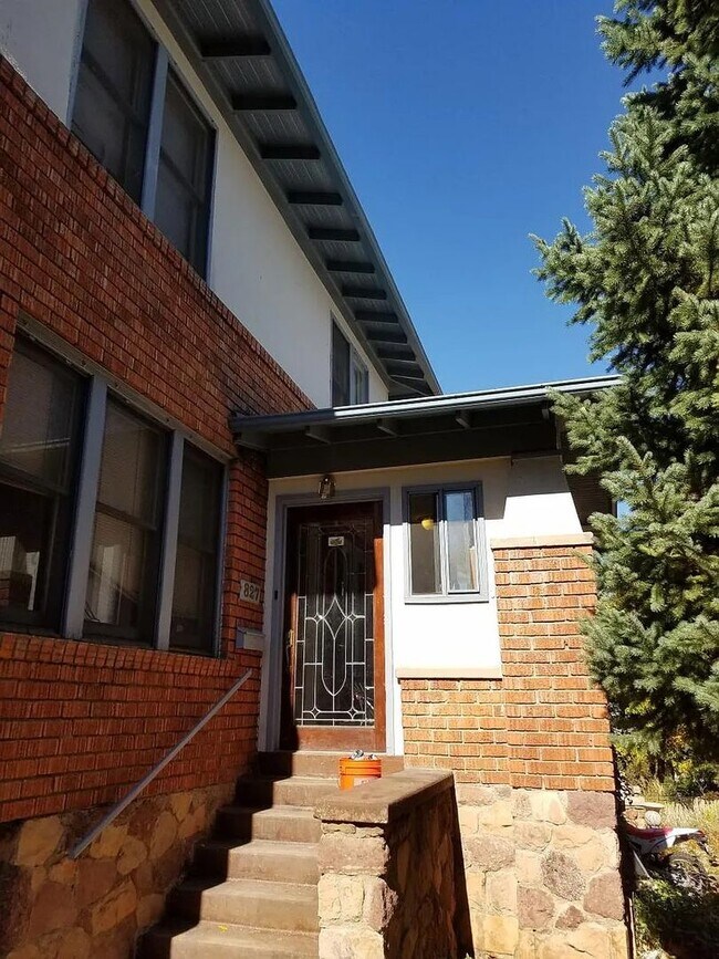 Photo - 3 Bedroom Home on the Hill - AVAILABLE NOW!