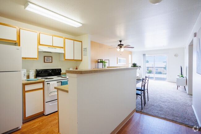 2BD, 2BA - 910SF - Kitchen