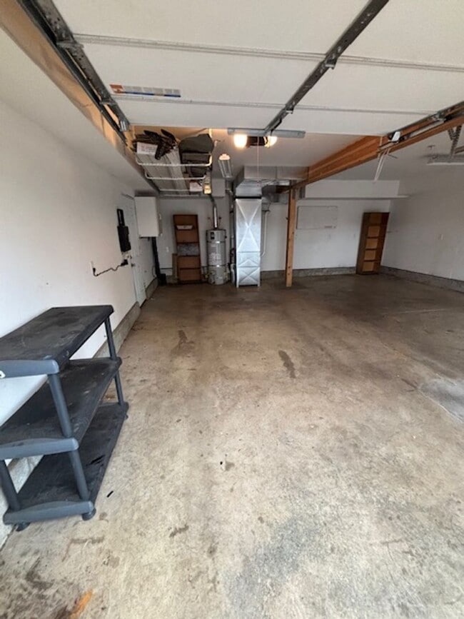 Photo - 1 Bedroom 1 Bath Apt. with huge garage in Newberg