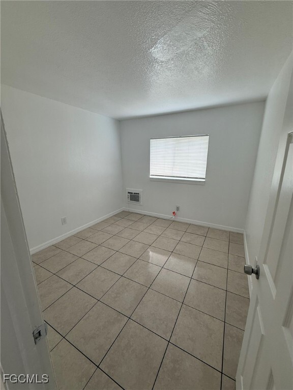 Building Photo - 2452 Stella St Unit 102 Rental