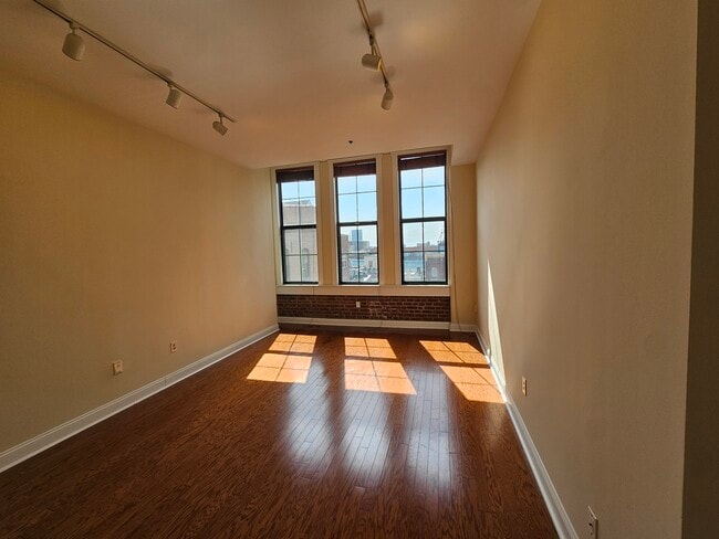 Photo - 315 New St Unit 502