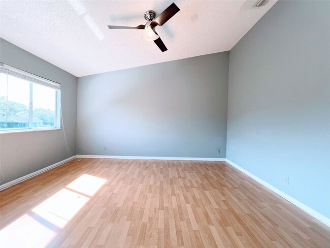 Photo - 2032 Discovery Cir W