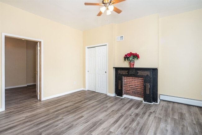 Photo - 13 E 52nd St