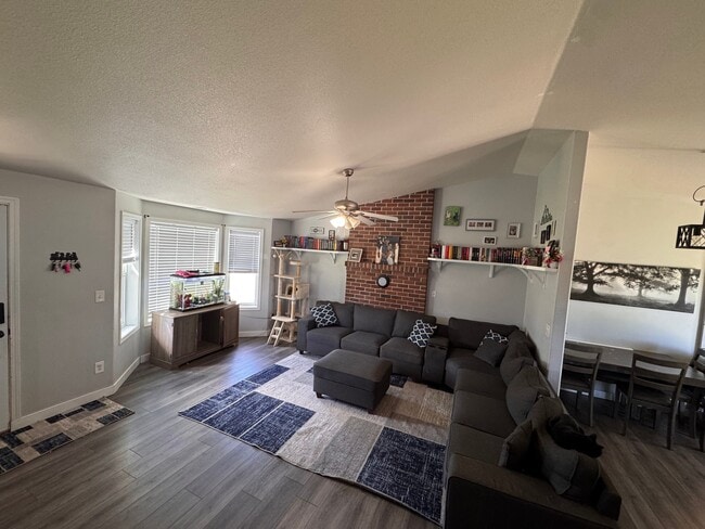 Photo - 107 S Pine Dr
