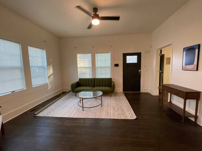 Photo - 535 Walnut St