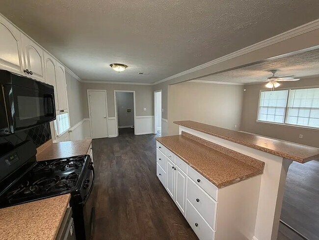 Photo - 350 Fennel Wy SW